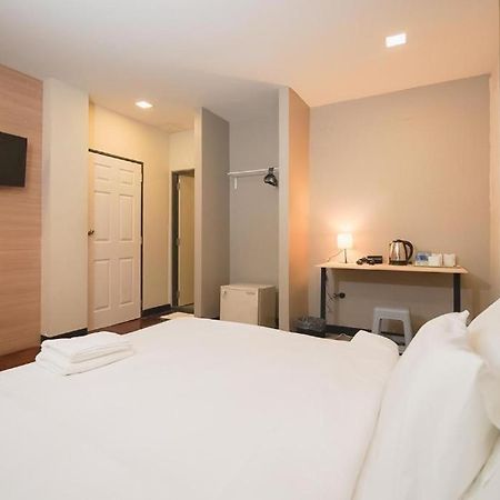 Z Go Inn Bts St Louis Silom V โกอินน์ บีทีเอส เซนต์หลุยส์ สีลม 3 Бангкок Экстерьер фото