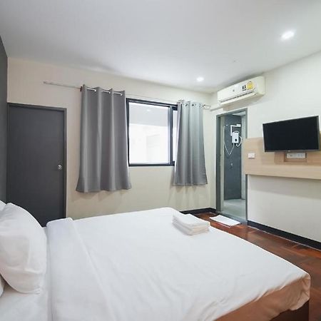 Z Go Inn Bts St Louis Silom V โกอินน์ บีทีเอส เซนต์หลุยส์ สีลม 3 Бангкок Экстерьер фото