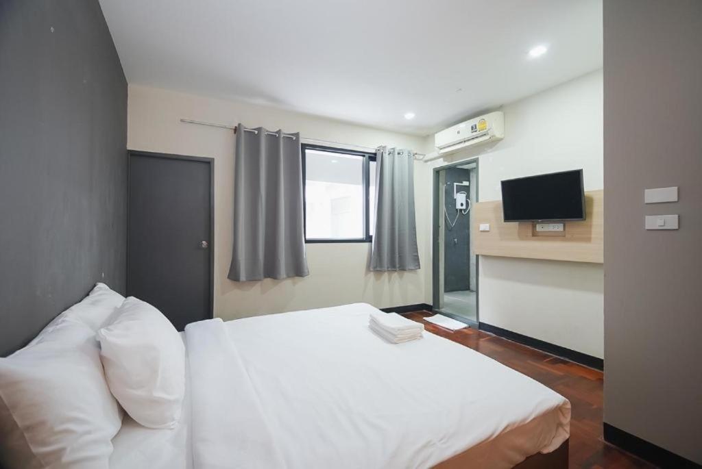 Z Go Inn Bts St Louis Silom V โกอินน์ บีทีเอส เซนต์หลุยส์ สีลม 3 Бангкок Экстерьер фото