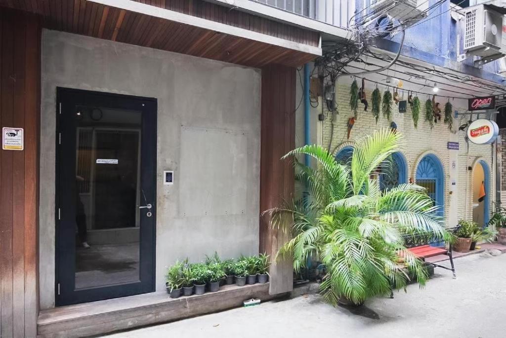 Z Go Inn Bts St Louis Silom V โกอินน์ บีทีเอส เซนต์หลุยส์ สีลม 3 Бангкок Экстерьер фото