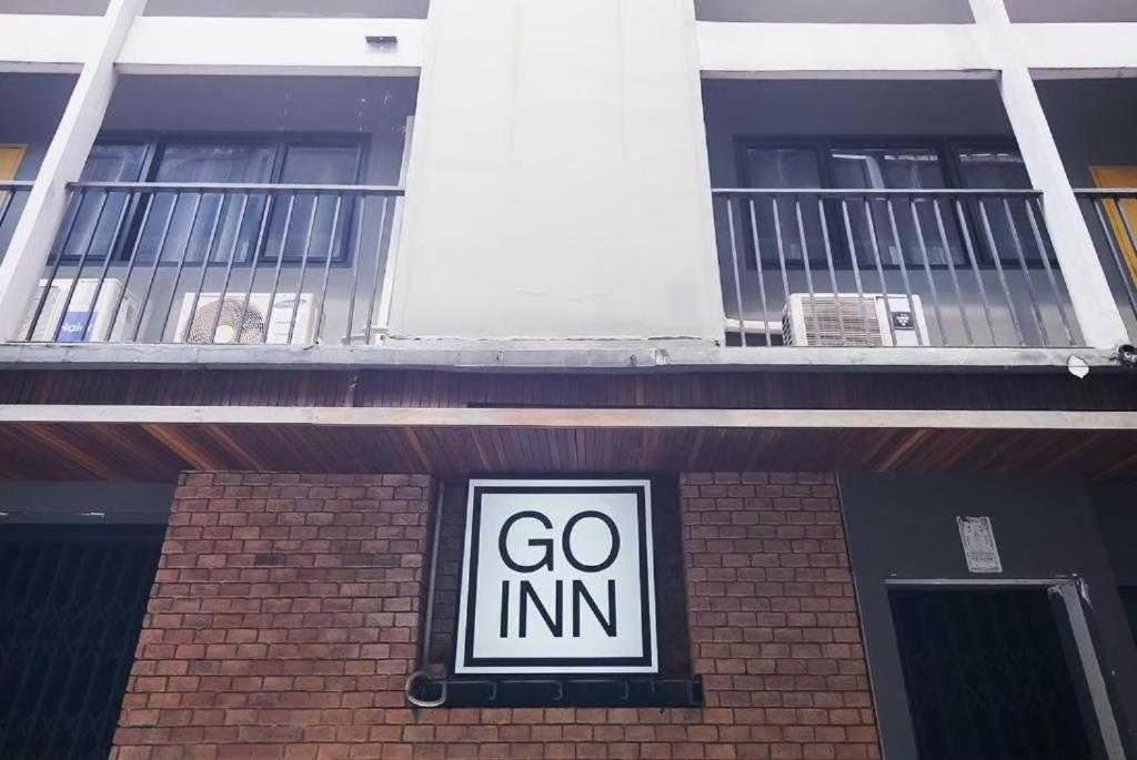 Z Go Inn Bts St Louis Silom V โกอินน์ บีทีเอส เซนต์หลุยส์ สีลม 3 Бангкок Экстерьер фото