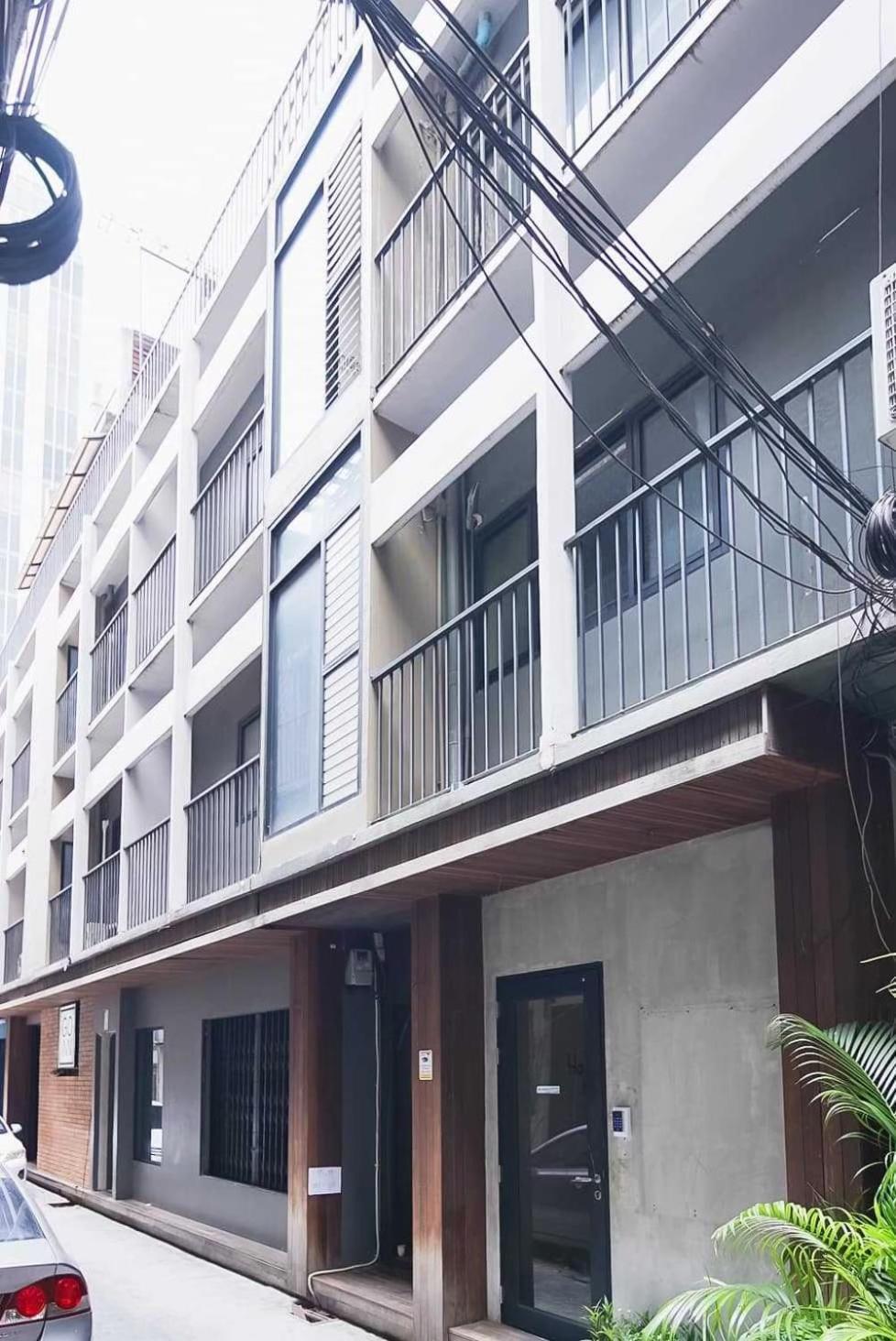 Z Go Inn Bts St Louis Silom V โกอินน์ บีทีเอส เซนต์หลุยส์ สีลม 3 Бангкок Экстерьер фото