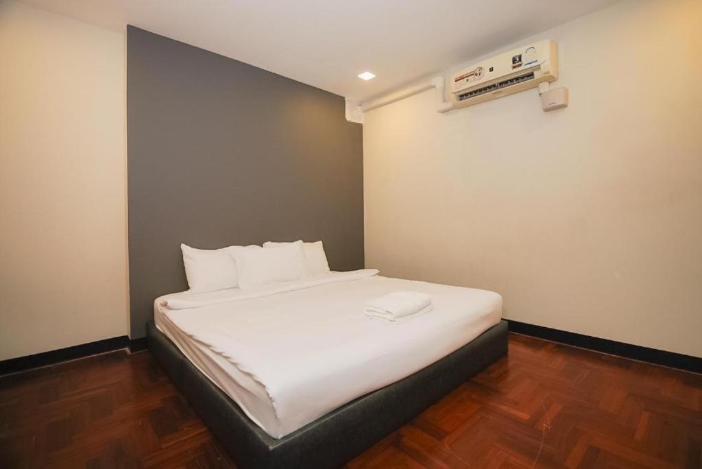 Z Go Inn Bts St Louis Silom V โกอินน์ บีทีเอส เซนต์หลุยส์ สีลม 3 Бангкок Экстерьер фото